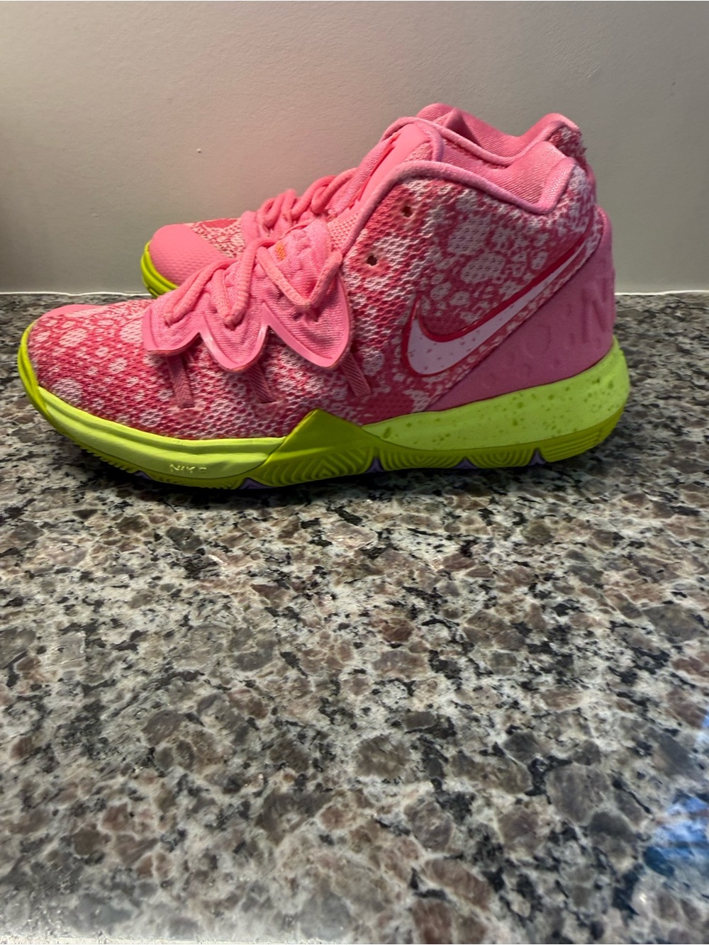 Nike kyrie 5 Patrick star edition (SpongeBob) size 1 youth like new